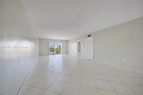 9270 W Bay Harbor Dr # 5D, Bay Harbor Islands FL 33154