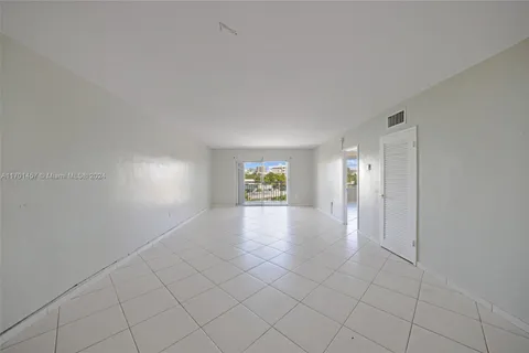 9270 W Bay Harbor Dr # 5D, Bay Harbor Islands FL 33154