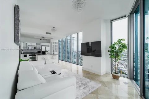 888 Biscayne Blvd # 4712, Miami FL 33132