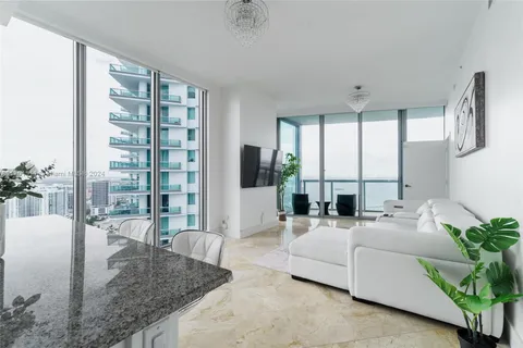 888 Biscayne Blvd # 4712, Miami FL 33132