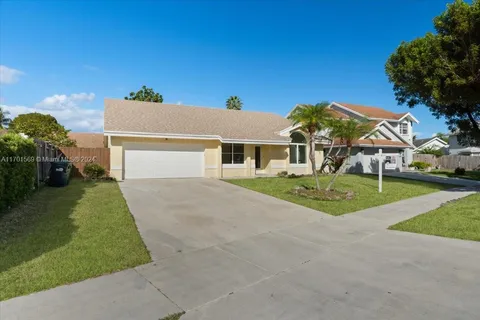 9751 SW 219th St, Cutler Bay FL 33190