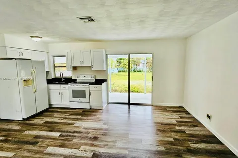 123 SW 68th Ave, Pembroke Pines FL 33023