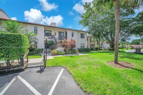 7956 Eastlake Dr # F, Boca Raton FL 33433