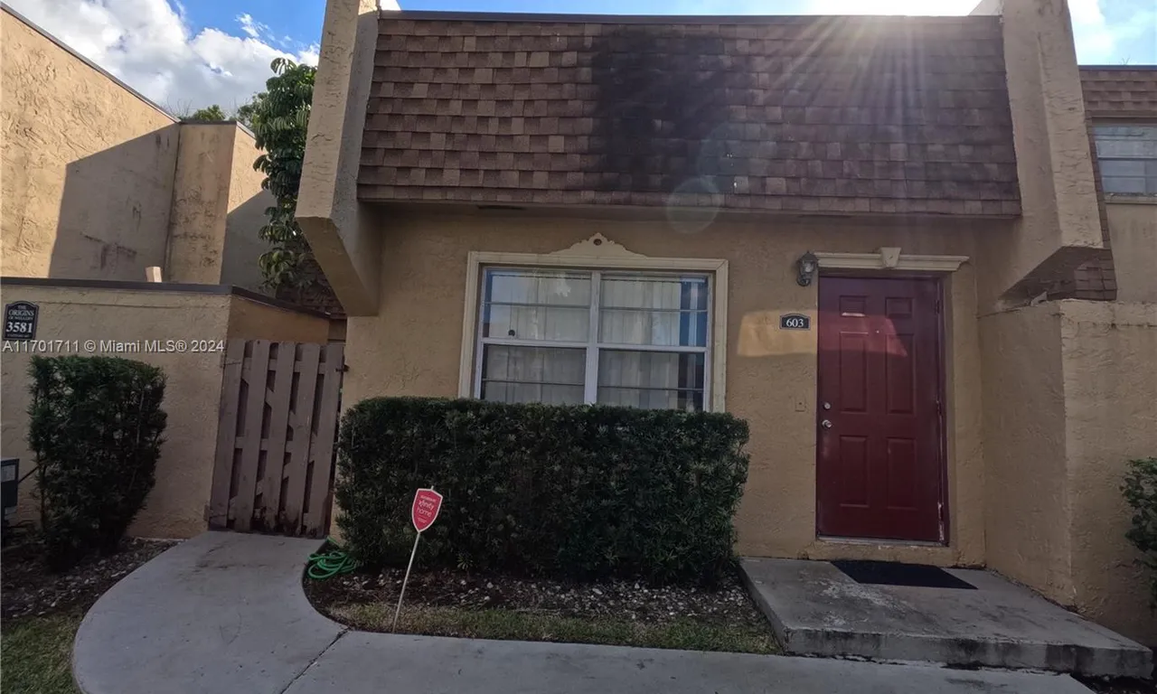 3581 NW 95 terr # 603, Sunrise FL 33351