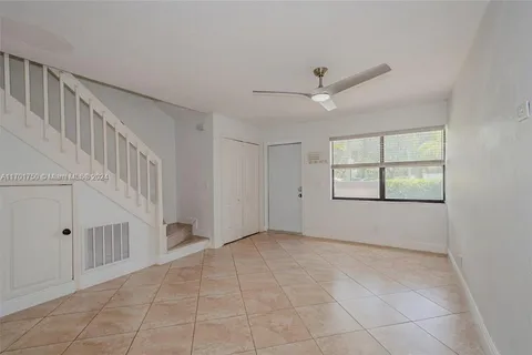 9767 Riverside Dr # 2, Coral Springs FL 33071