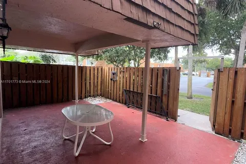 9111 SW 22nd Ct # 3, Davie FL 33324