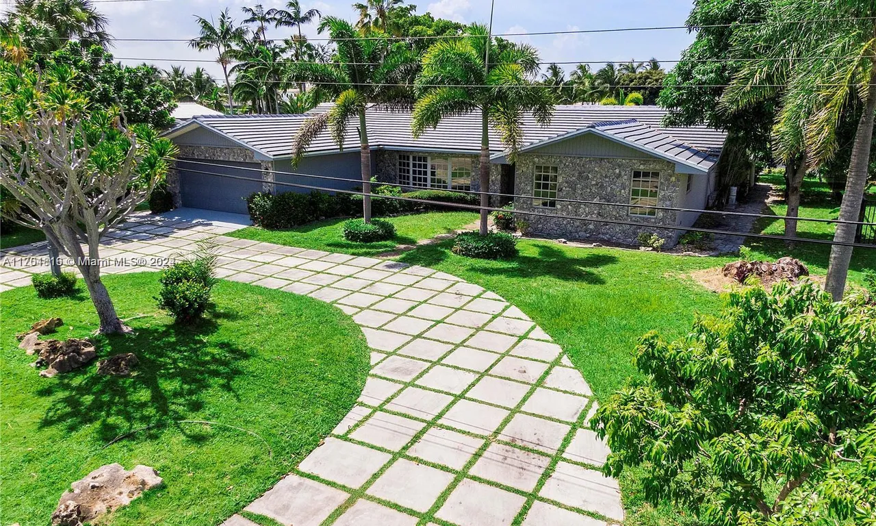 454 Alamanda Dr., Hallandale Beach FL 33009