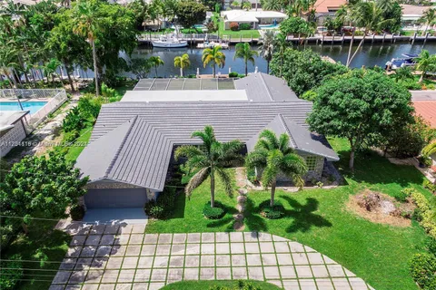 454 Alamanda Dr., Hallandale Beach FL 33009