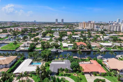 454 Alamanda Dr., Hallandale Beach FL 33009