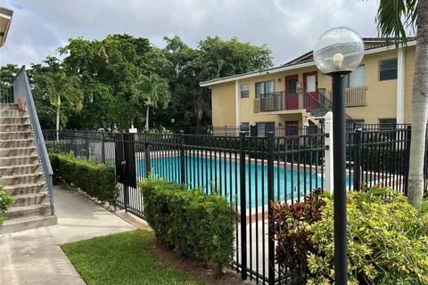 2631 Riverside Dr # 5, Coral Springs FL 33065