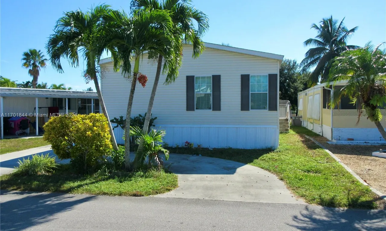 3200 Teakwood Ln, Dania Beach FL 33312