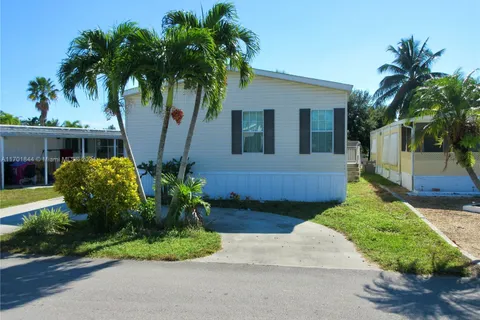 3200 Teakwood Ln, Dania Beach FL 33312