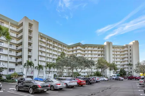 2334 S Cypress Bend Dr # 107, Pompano Beach FL 33069