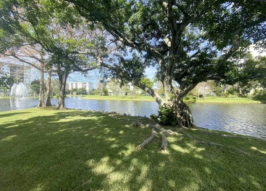 2307 S Cypress Bend Dr # 309A, Pompano Beach FL 33069