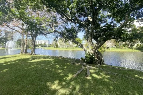 2307 S Cypress Bend Dr # 309A, Pompano Beach FL 33069