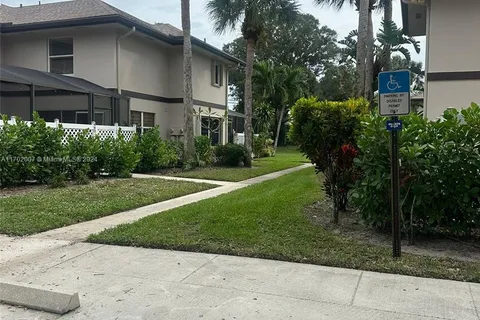 49 Essex Ct # C, Royal Palm Beach FL 33411