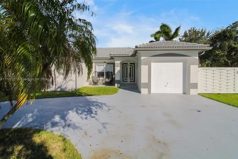 8727 NW 168th Ln, Miami Lakes FL 33018