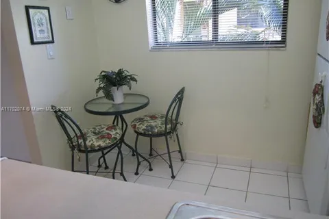 8025 SW 107 AV # 321, Miami FL 33173