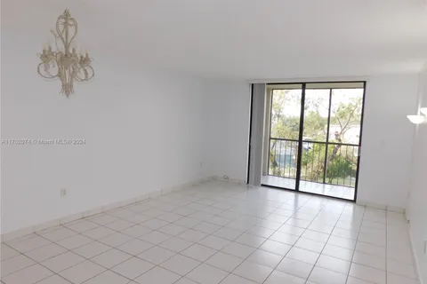 8025 SW 107 AV # 321, Miami FL 33173