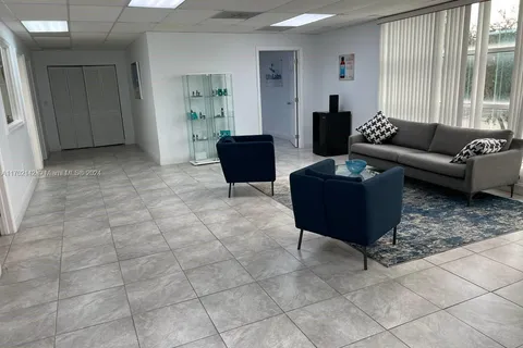 2279 NW 102nd Pl, Doral FL 33172