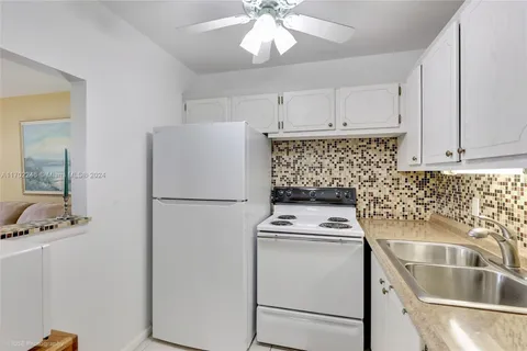 414 Windsor R # 414, West Palm Beach FL 33417