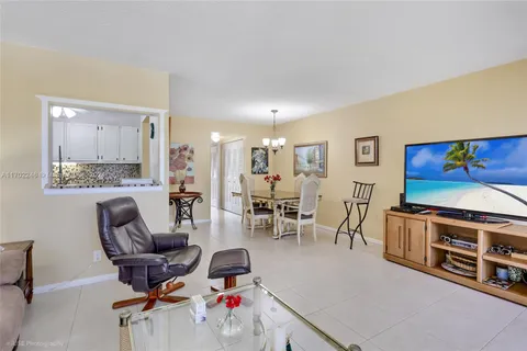 414 Windsor R # 414, West Palm Beach FL 33417