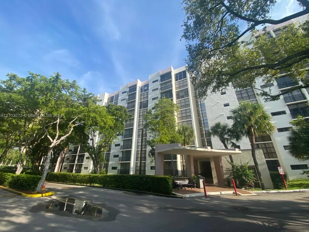 16919 N Bay Rd # 109, Sunny Isles Beach FL 33160