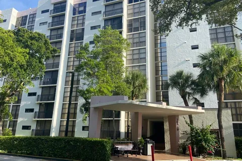 16919 N Bay Rd # 109, Sunny Isles Beach FL 33160