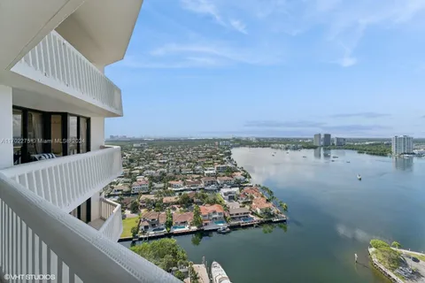 1000 W Island Blvd # 2911, Aventura FL 33160