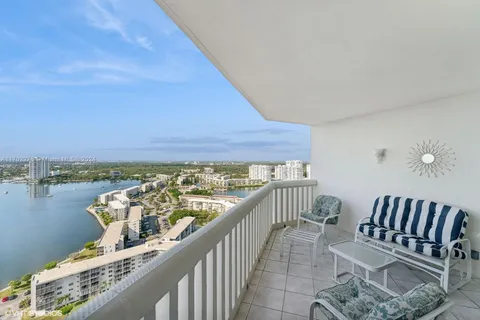 1000 W Island Blvd # 2911, Aventura FL 33160