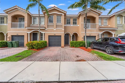 2557 SE 14th St, Homestead FL 33035