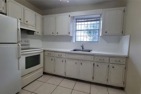 1478 NW 1st St # 302, Miami FL 33125