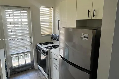 911 Meridian Ave # 202, Miami Beach FL 33139