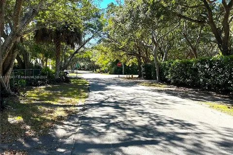 12725 SW 80th Ave, Pinecrest FL 33156