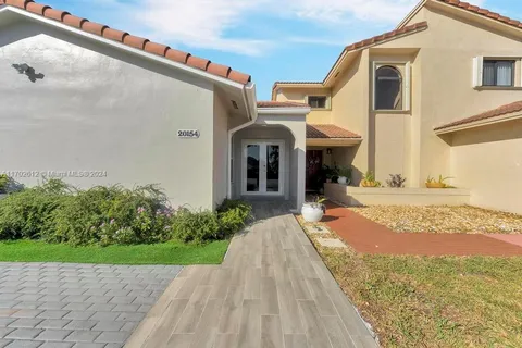 20154 W Lake Dr, Hialeah FL 33015