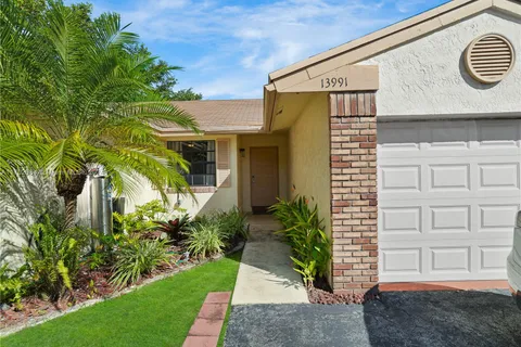 13991 Dominion Pl, Davie FL 33325