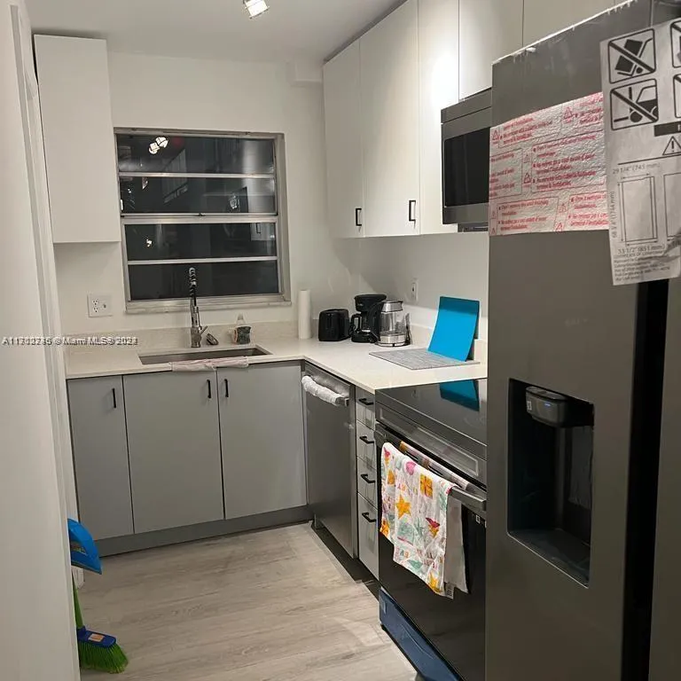 541 Blue Heron Dr # 110, Hallandale Beach FL 33009