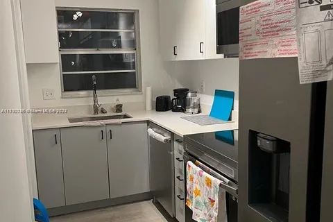 541 Blue Heron Dr # 110, Hallandale Beach FL 33009