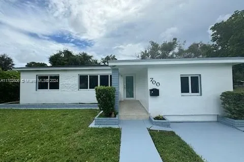 700 NE 139th St, North Miami FL 33161