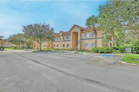 1091 Golden Lakes Blvd # 414, West Palm Beach FL 33411