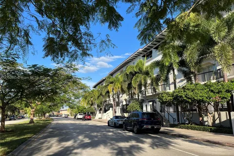 50 Alhambra Cir # 310, Coral Gables FL 33134