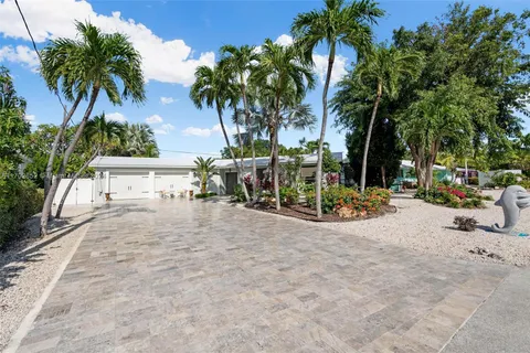 111 Bee St, Plantation Key FL 33070