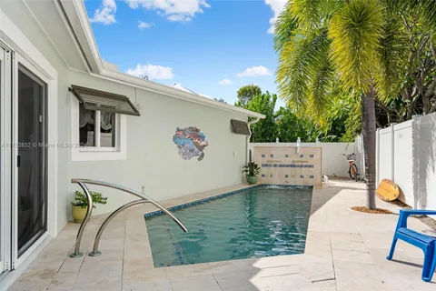 111 Bee St, Plantation Key FL 33070