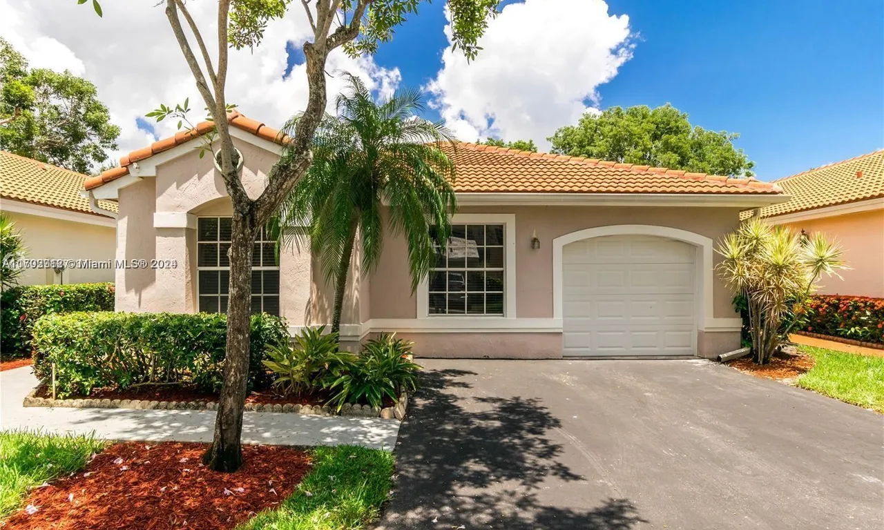 955 Azure Lane, Weston FL 33326