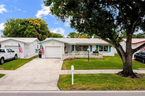 1441 W Campanelli Dr, Plantation FL 33322