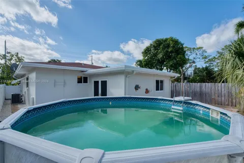 735 NE 38th St, Oakland Park FL 33334