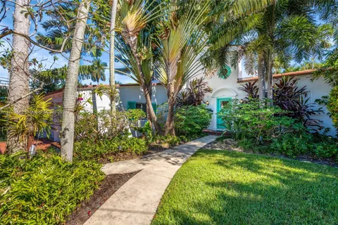 6415 Pine Tree Drive Cir, Miami Beach FL 33141