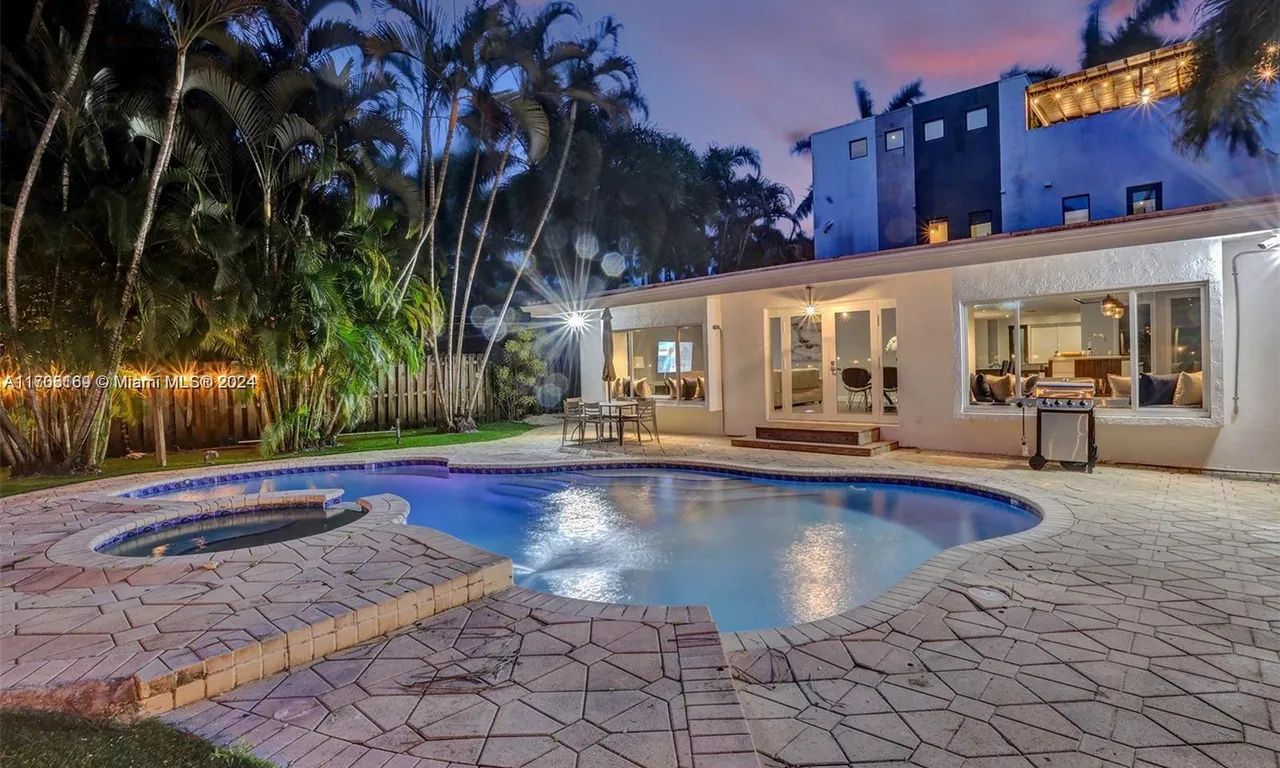 1523 Grant St  (weekly rental), Hollywood FL 33020