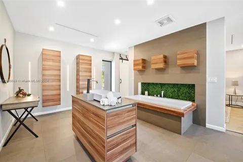 1523 Grant St  (weekly rental), Hollywood FL 33020