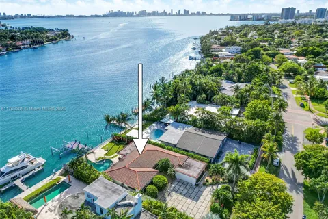 1180 Bay Dr, Miami Beach FL 33141